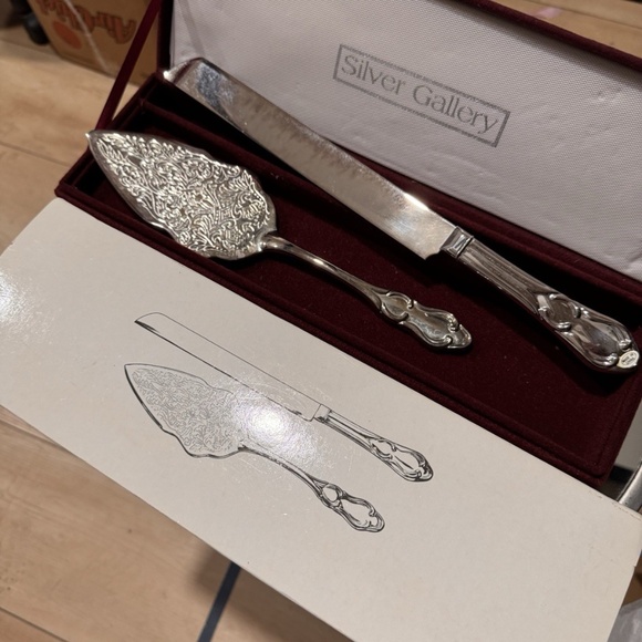 Silver Gallery Cake Serving Set - 2 Pieces. Intricately Detailed. - Picture 1 of 3